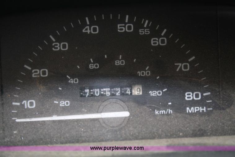 image for item 4945 1993 Ford Tempo