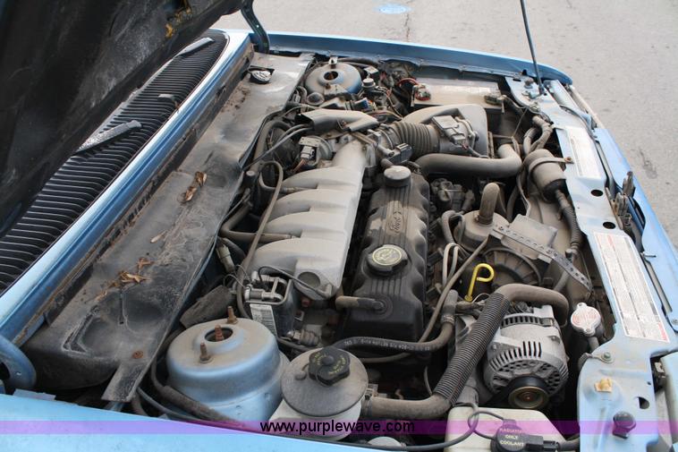 image for item 4945 1993 Ford Tempo