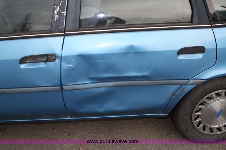 image for item 4945 1993 Ford Tempo