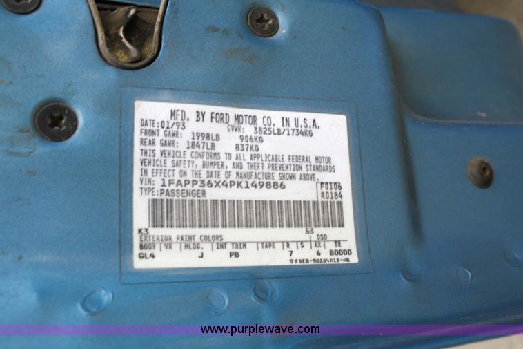 image for item 4945 1993 Ford Tempo