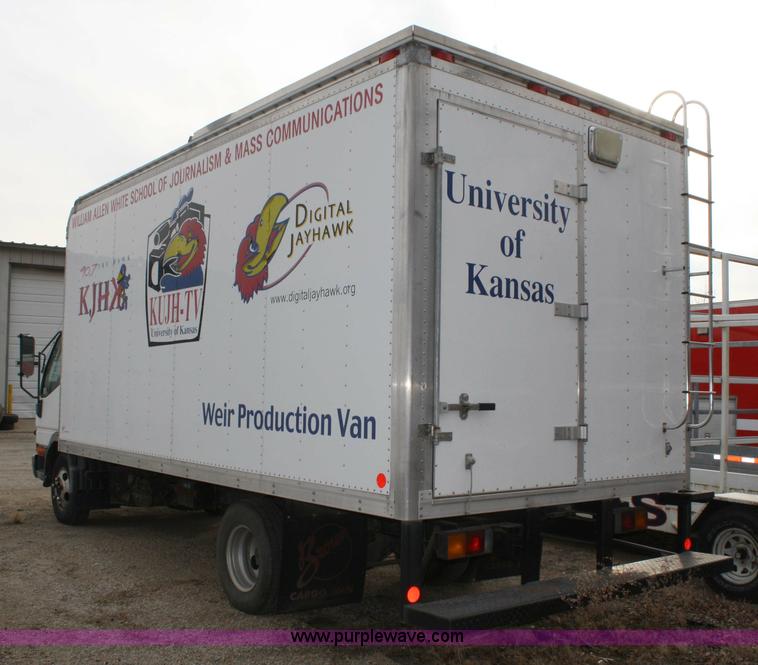 image for item 4946 1998 Mitsubishi Fuso box truck