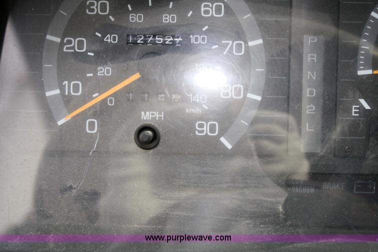 image for item 4946 1998 Mitsubishi Fuso box truck