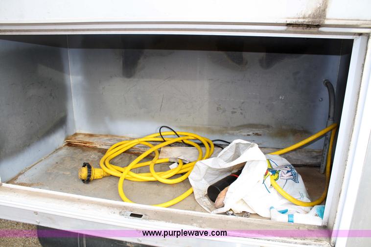 image for item 4946 1998 Mitsubishi Fuso box truck