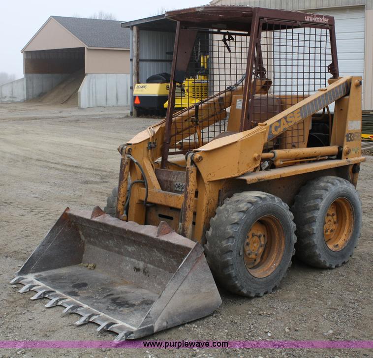 image for item 4963 1983 Case 1835B skid steer loader
