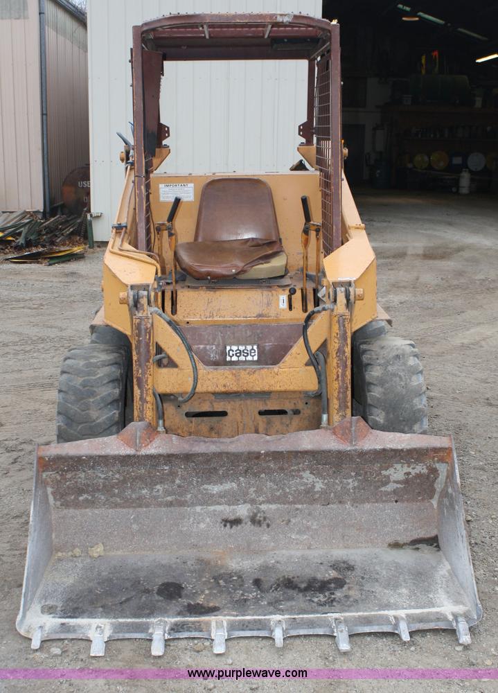 image for item 4963 1983 Case 1835B skid steer loader