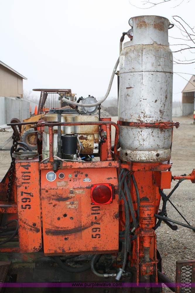 image for item 4964 1984 Layton D550 Super paver