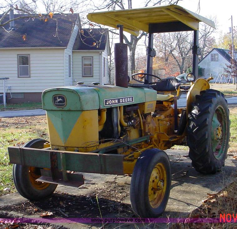 image for item 5132 1971 John Deere 300 tractor