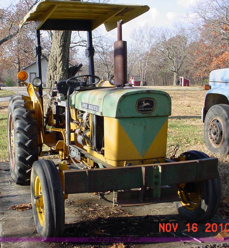 image for item 5132 1971 John Deere 300 tractor