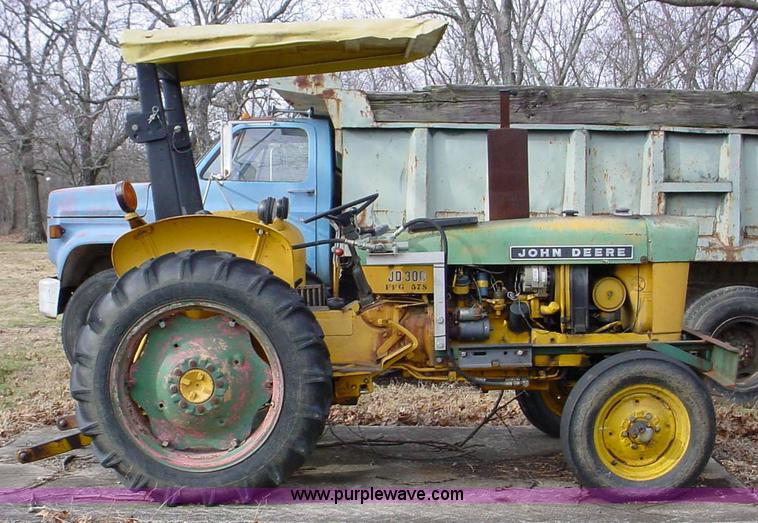 image for item 5132 1971 John Deere 300 tractor