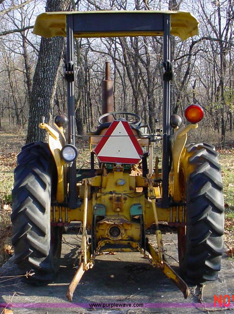 image for item 5132 1971 John Deere 300 tractor