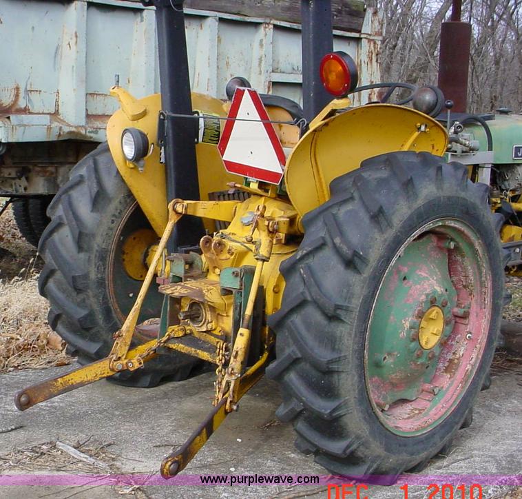 image for item 5132 1971 John Deere 300 tractor