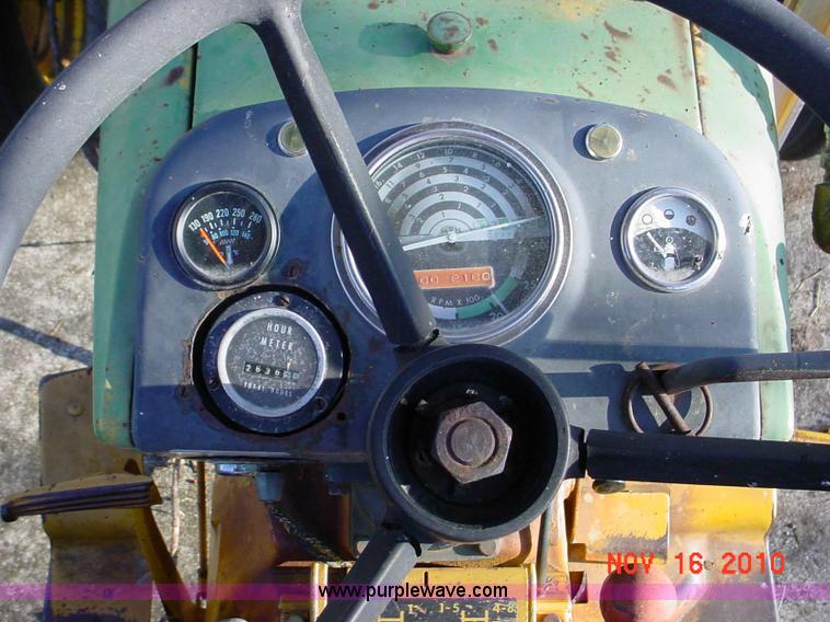 image for item 5132 1971 John Deere 300 tractor