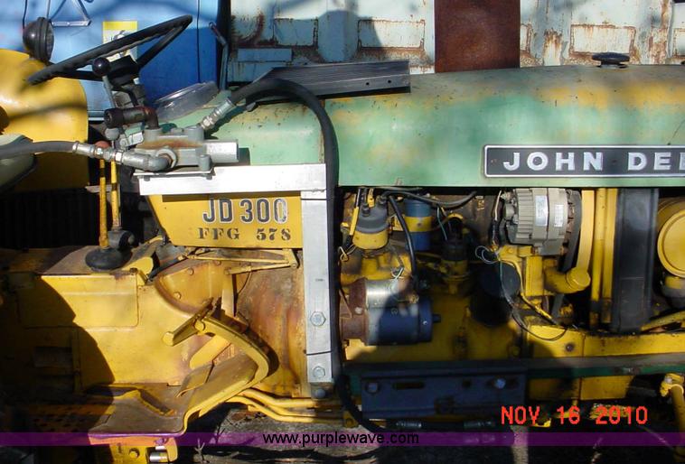 image for item 5132 1971 John Deere 300 tractor