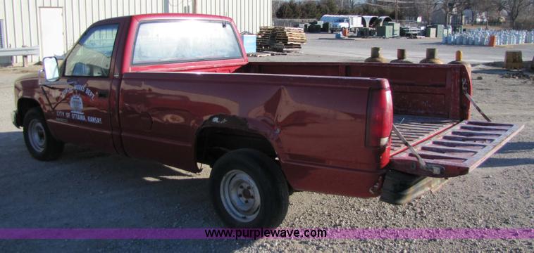 image for item 5183 1988 GMC C1500 pickup truck