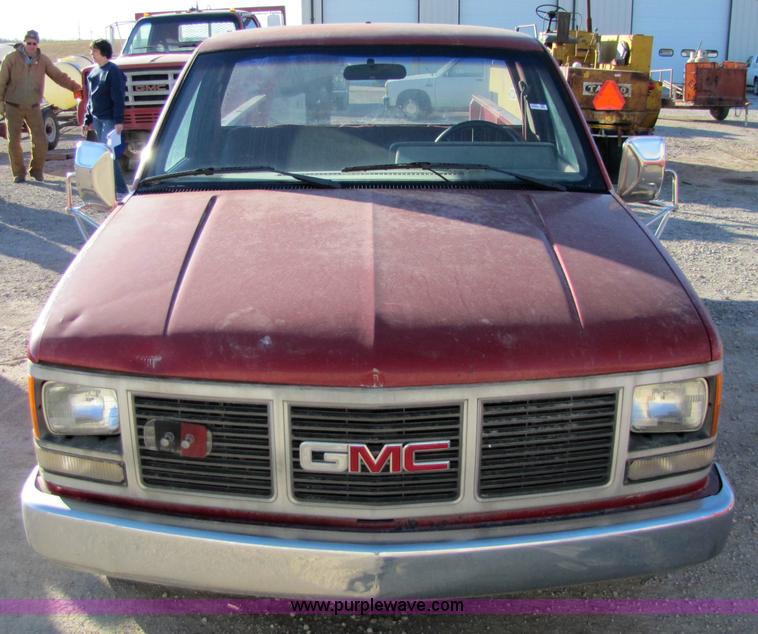 image for item 5183 1988 GMC C1500 pickup truck