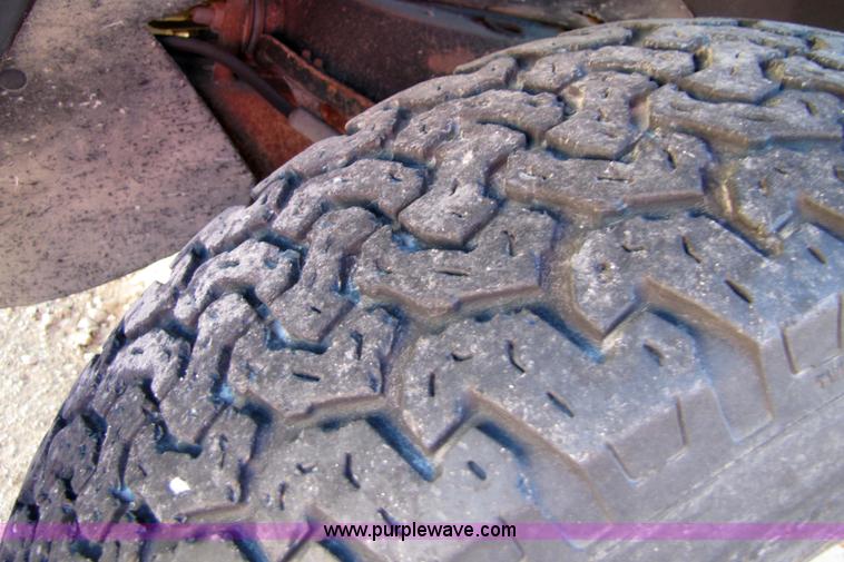 image for item 5183 1988 GMC C1500 pickup truck