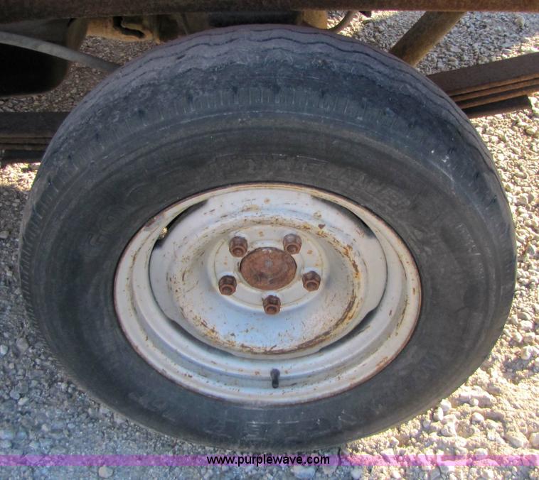 image for item 5183 1988 GMC C1500 pickup truck