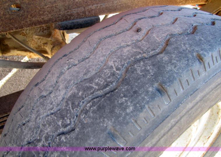 image for item 5183 1988 GMC C1500 pickup truck