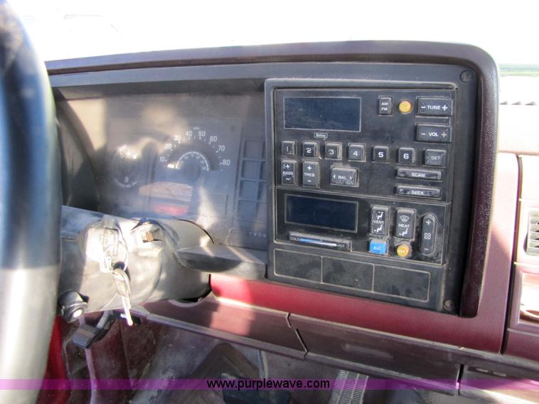 image for item 5183 1988 GMC C1500 pickup truck