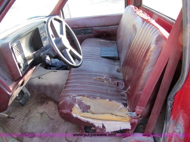 image for item 5183 1988 GMC C1500 pickup truck