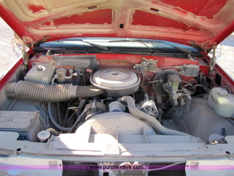 image for item 5183 1988 GMC C1500 pickup truck