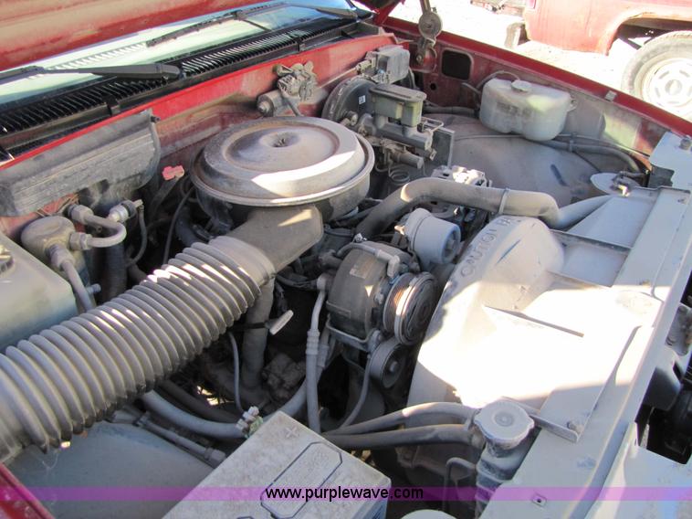 image for item 5183 1988 GMC C1500 pickup truck