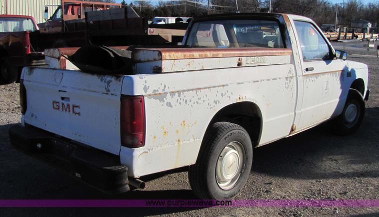 image for item 5185 1989 GMC S15 pickup truck