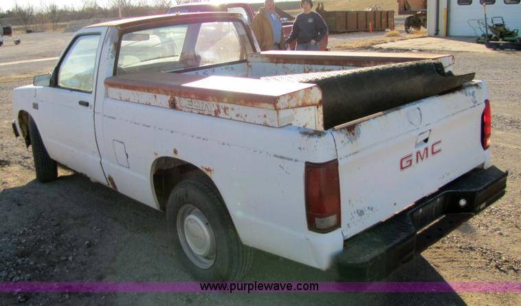 image for item 5185 1989 GMC S15 pickup truck