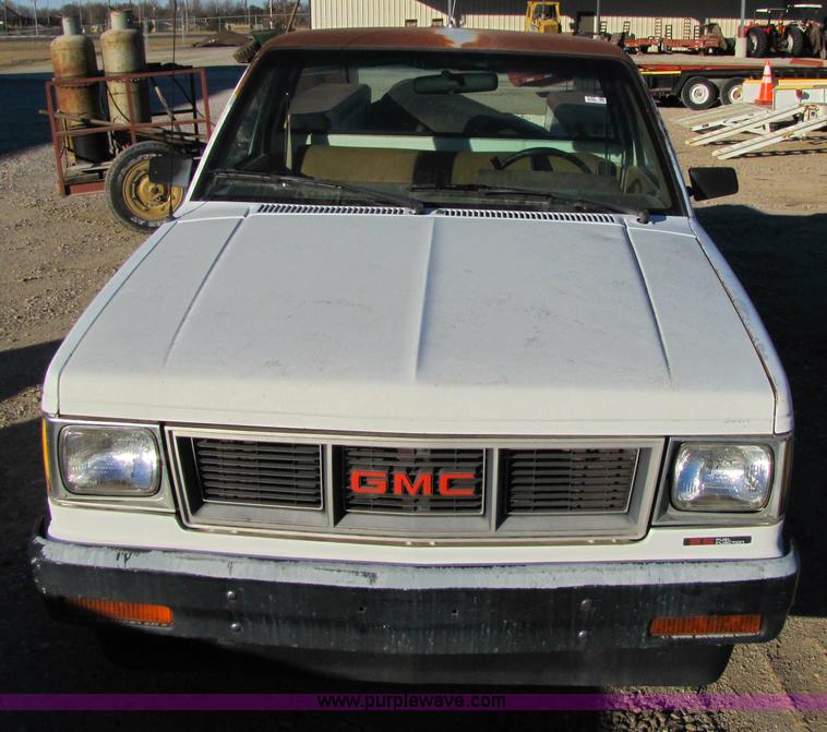 image for item 5185 1989 GMC S15 pickup truck