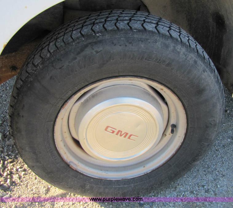 image for item 5185 1989 GMC S15 pickup truck