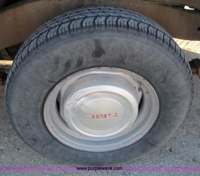 image for item 5185 1989 GMC S15 pickup truck