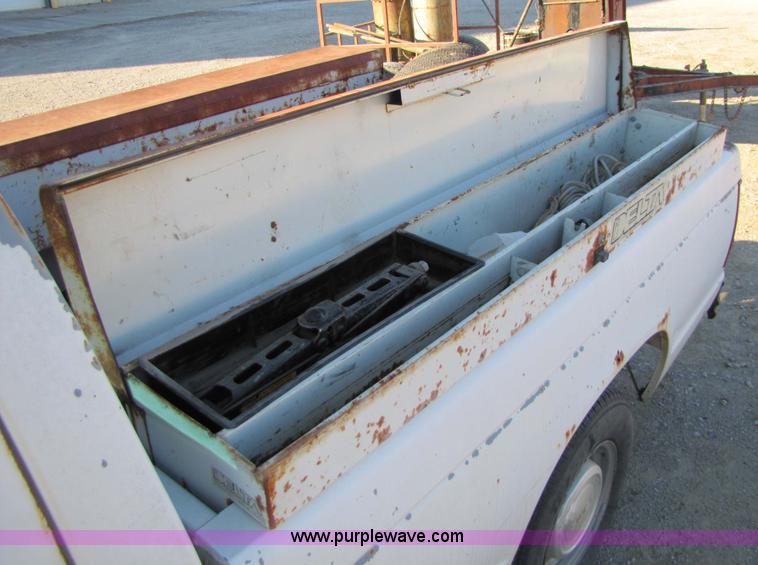 image for item 5185 1989 GMC S15 pickup truck