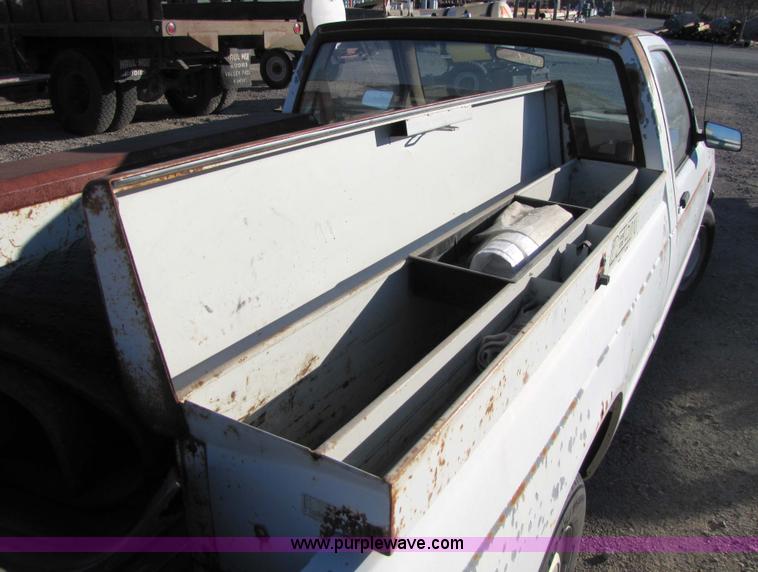 image for item 5185 1989 GMC S15 pickup truck