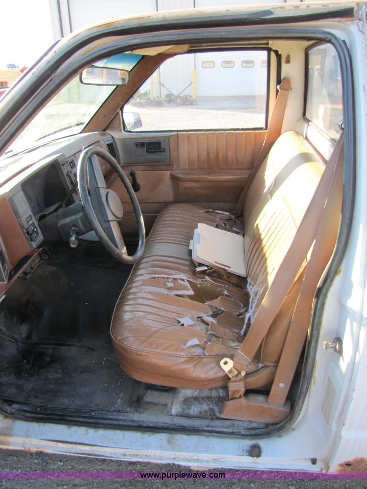 image for item 5185 1989 GMC S15 pickup truck