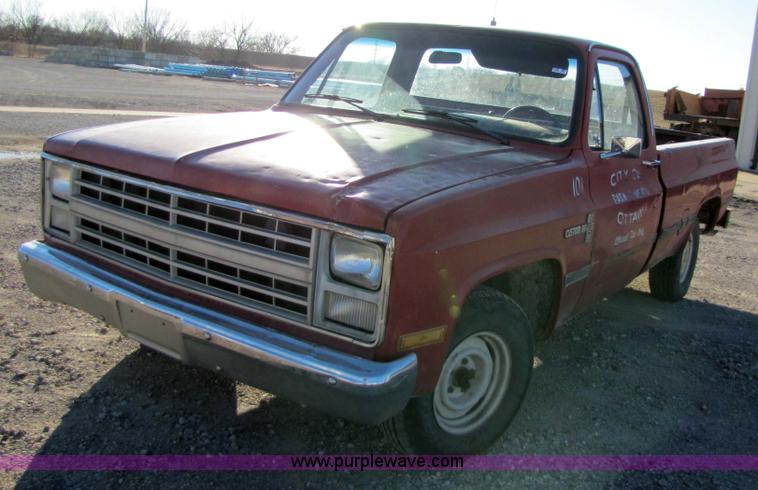image for item 5186 1986 Chevrolet C10 Custom Deluxe pickup truck