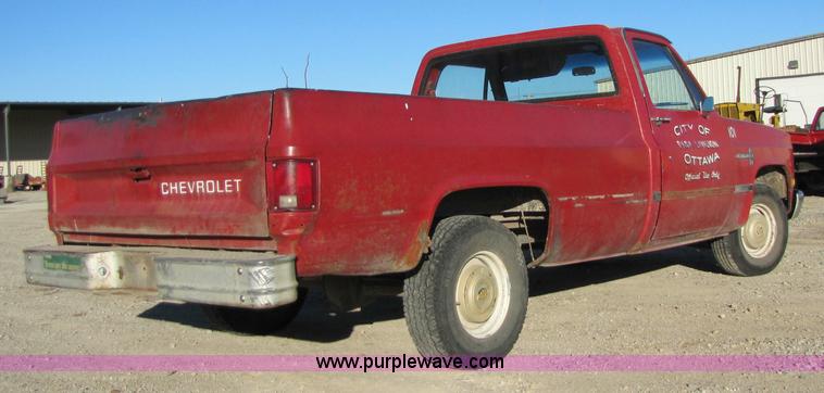 image for item 5186 1986 Chevrolet C10 Custom Deluxe pickup truck