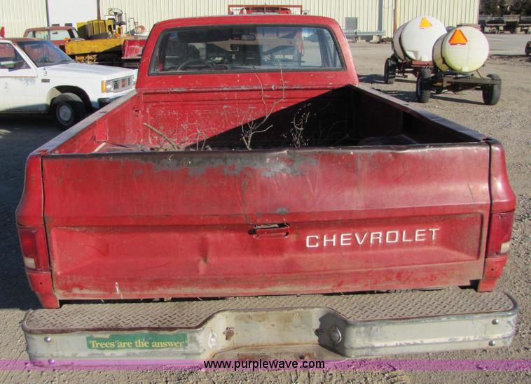 image for item 5186 1986 Chevrolet C10 Custom Deluxe pickup truck