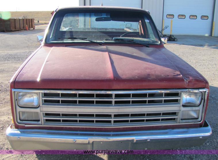 image for item 5186 1986 Chevrolet C10 Custom Deluxe pickup truck