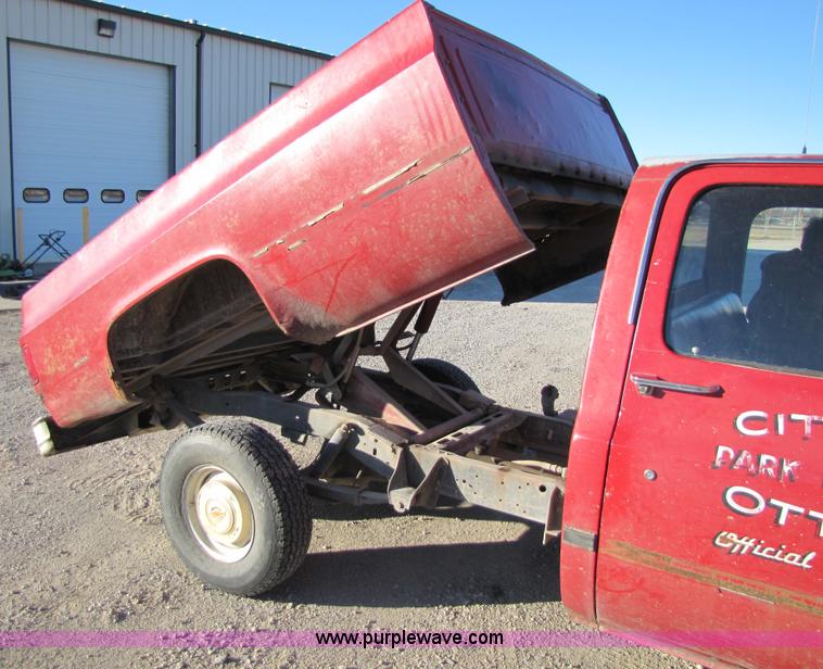 image for item 5186 1986 Chevrolet C10 Custom Deluxe pickup truck