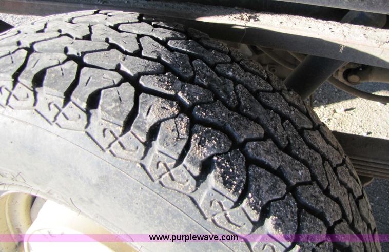 image for item 5186 1986 Chevrolet C10 Custom Deluxe pickup truck