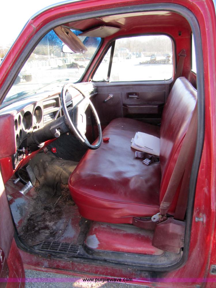 image for item 5186 1986 Chevrolet C10 Custom Deluxe pickup truck