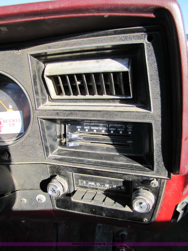 image for item 5186 1986 Chevrolet C10 Custom Deluxe pickup truck