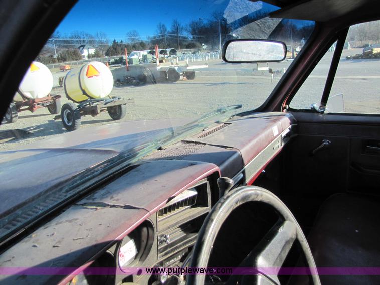 image for item 5186 1986 Chevrolet C10 Custom Deluxe pickup truck