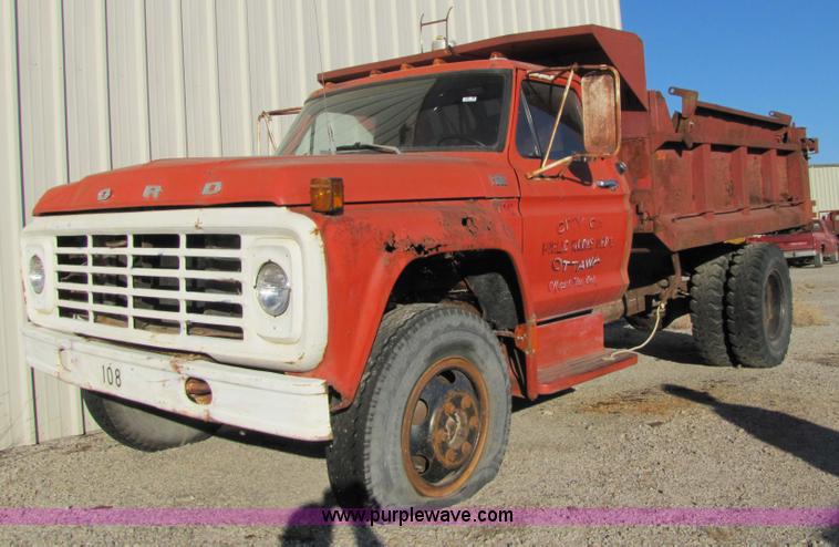 image for item 5188 1974 Ford F600 truck with dump bed
