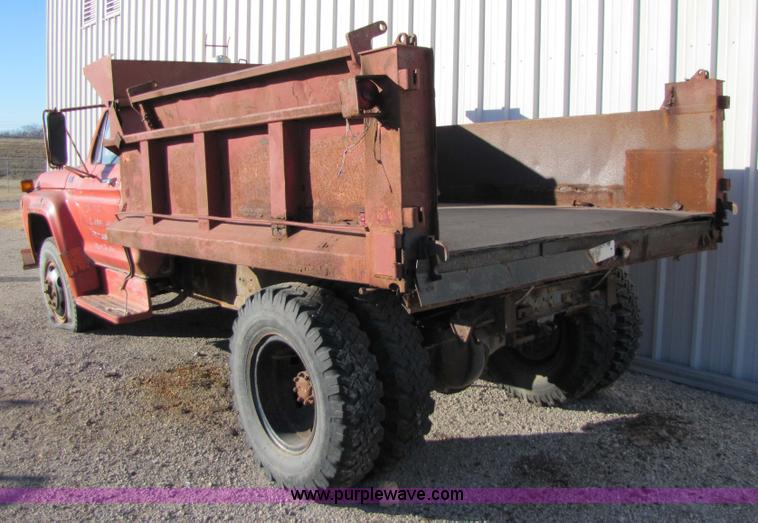 image for item 5188 1974 Ford F600 truck with dump bed