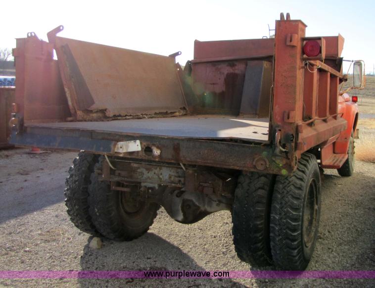 image for item 5188 1974 Ford F600 truck with dump bed
