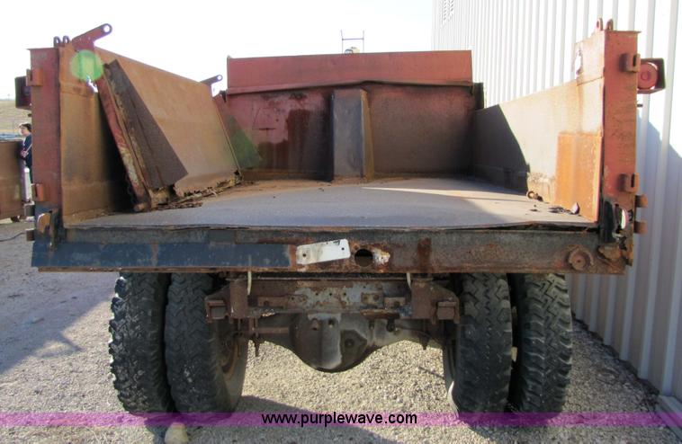 image for item 5188 1974 Ford F600 truck with dump bed