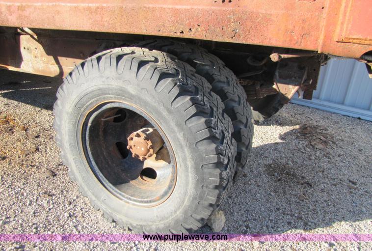 image for item 5188 1974 Ford F600 truck with dump bed