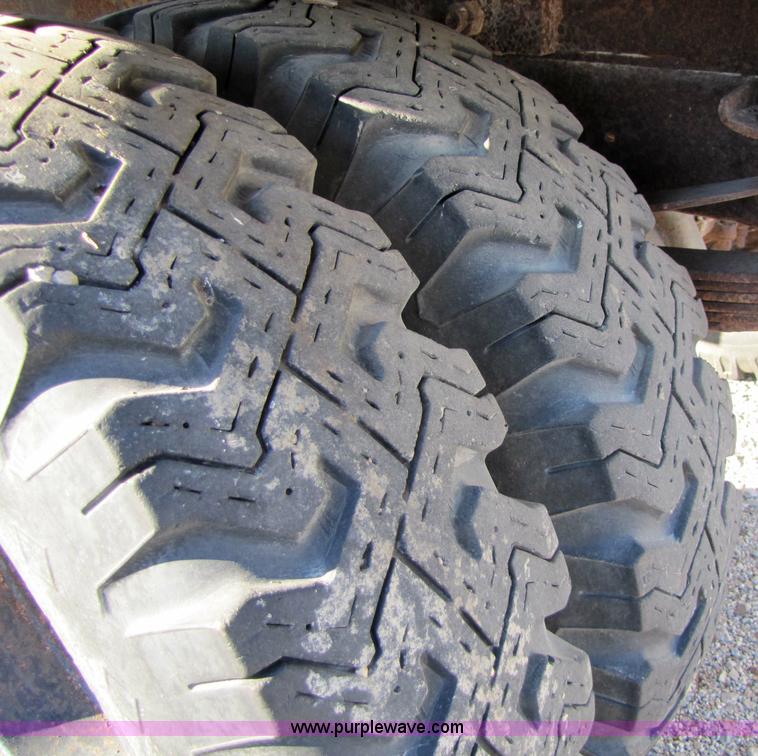 image for item 5188 1974 Ford F600 truck with dump bed