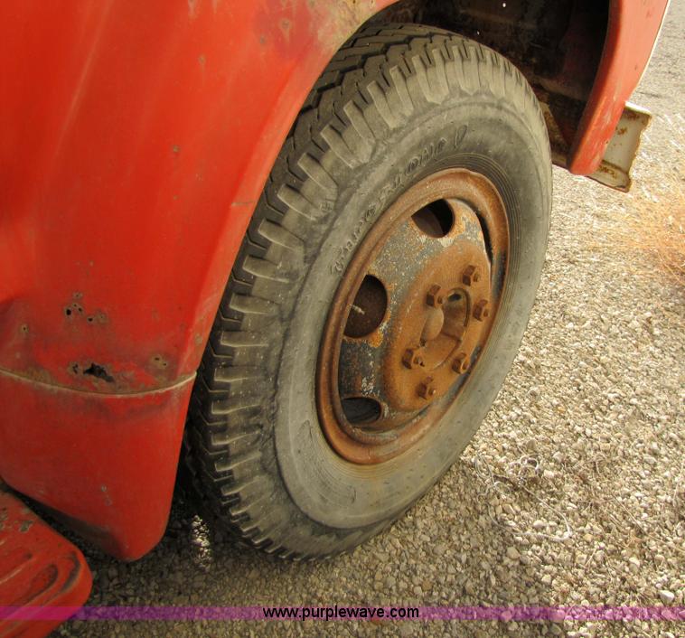 image for item 5188 1974 Ford F600 truck with dump bed